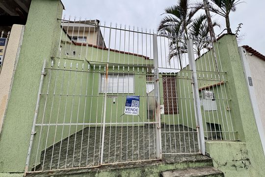 Fachada de casa à venda com 2 quartos, 173m² em Vila Mangalot, São Paulo