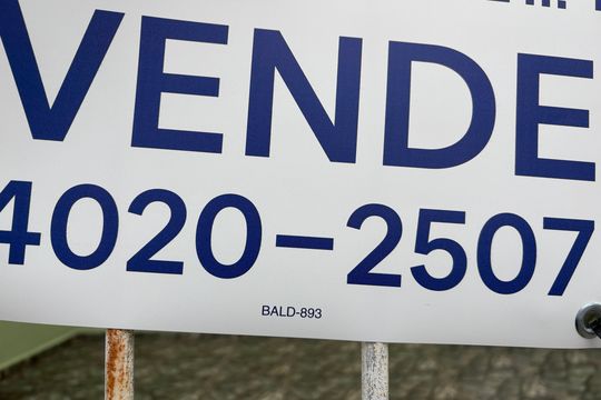 Placa  de casa à venda com 2 quartos, 173m² em Vila Mangalot, São Paulo