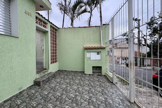 Garagem de casa à venda com 2 quartos, 173m² em Vila Mangalot, São Paulo