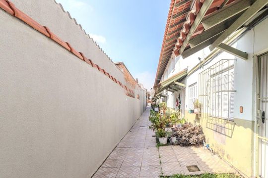 Área externa de casa de condomínio à venda com 2 quartos, 54m² em Tristeza, Porto Alegre