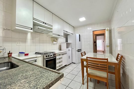 Cozinha de casa para alugar com 3 quartos, 152m² em Mirandópolis, São Paulo