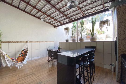 Casa para alugar com 3 quartos, 240m² em Eldorado, Contagem