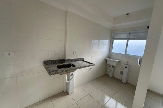 Cozinha de apartamento para alugar com 2 quartos, 46m² em Parque Sao Vicente, São Vicente