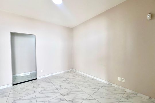 Sala de casa à venda com 4 quartos, 490m² em Glória, Belo Horizonte