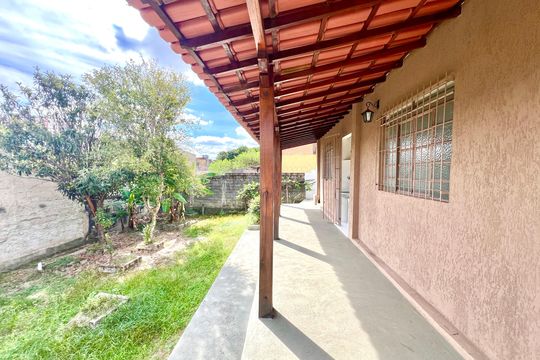 Quintal de casa à venda com 4 quartos, 490m² em Glória, Belo Horizonte