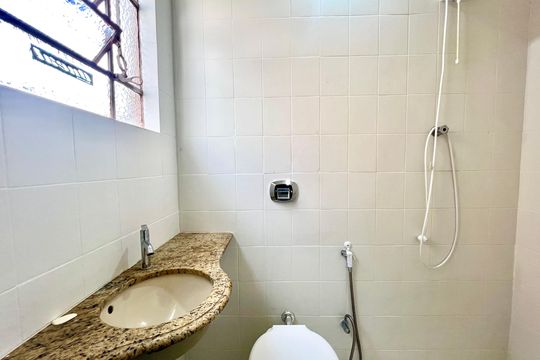 Banheiro da Suíte de casa à venda com 4 quartos, 490m² em Glória, Belo Horizonte