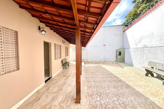 Varanda de casa à venda com 4 quartos, 490m² em Glória, Belo Horizonte