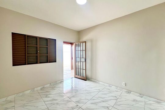 Sala de casa à venda com 4 quartos, 490m² em Glória, Belo Horizonte