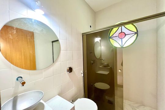 Banheiro Social de casa para alugar com 4 quartos, 490m² em Glória, Belo Horizonte