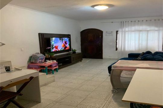 Casa à venda com 2 quartos, 127m² em Vila Nivi, São Paulo