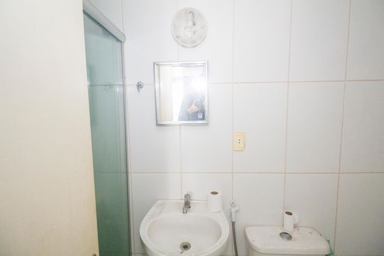 Banheiro de apartamento à venda com 2 quartos, 65m² em Realengo, Rio de Janeiro