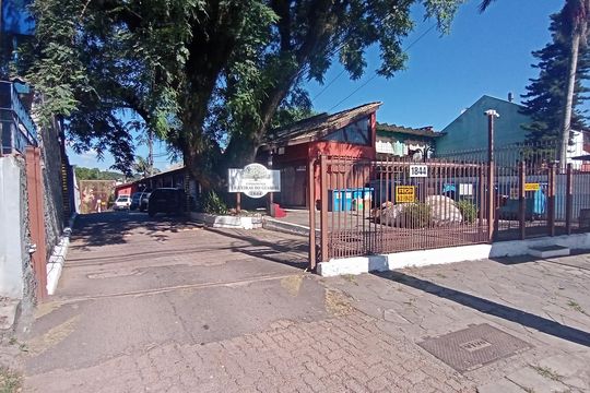 Fachada de casa de condomínio à venda com 3 quartos, 100m² em Espírito Santo, Porto Alegre
