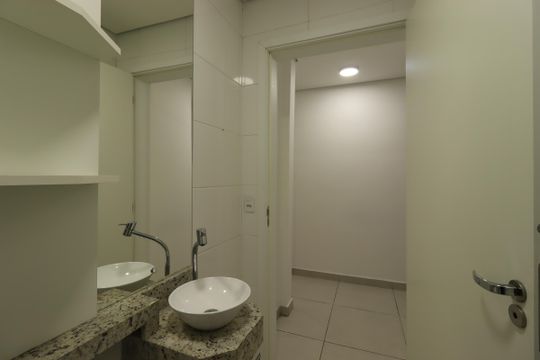 Banheiro Social de apartamento à venda com 2 quartos, 63m² em Vila Pires, Santo André