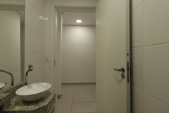 Banheiro Social de apartamento à venda com 2 quartos, 63m² em Vila Pires, Santo André