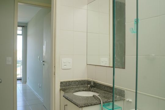 Banheiro de apartamento para alugar com 1 quarto, 78m² em Camboinhas, Niterói