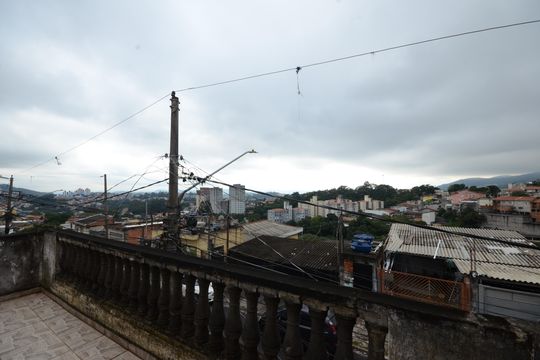 Terraço de casa para alugar com 2 quartos, 100m² em Jardim Bandeirantes (zona Norte), São Paulo