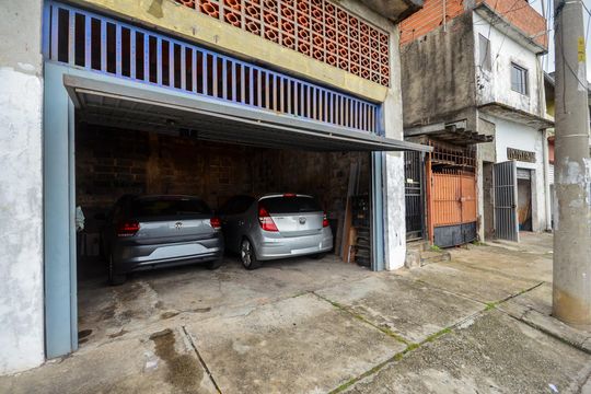 Garagem de casa para alugar com 2 quartos, 100m² em Jardim Bandeirantes (zona Norte), São Paulo