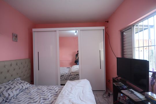Quarto 1 de casa para alugar com 2 quartos, 100m² em Jardim Bandeirantes (zona Norte), São Paulo