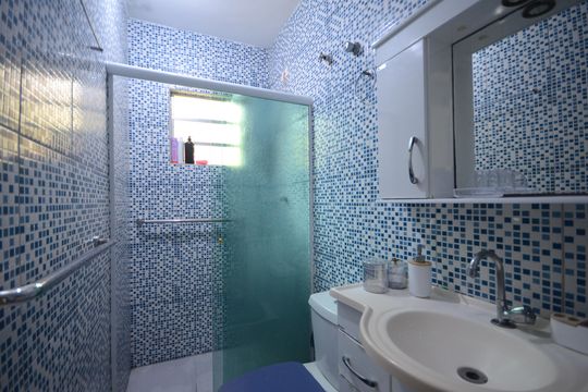 Banheiro de casa para alugar com 2 quartos, 100m² em Jardim Bandeirantes (zona Norte), São Paulo