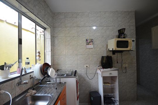 Cozinha de casa para alugar com 2 quartos, 100m² em Jardim Bandeirantes (zona Norte), São Paulo