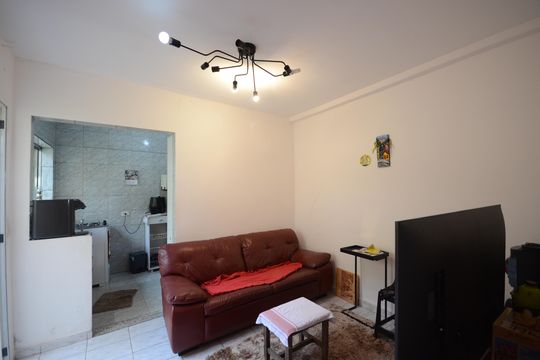 Sala de casa para alugar com 2 quartos, 100m² em Jardim Bandeirantes (zona Norte), São Paulo