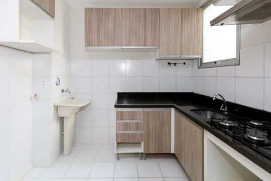 Cozinha de apartamento para alugar com 2 quartos, 47m² em Guajuviras, Canoas