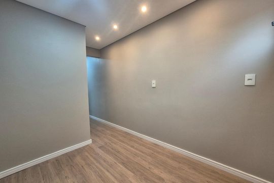 Foto 02 de casa à venda com 3 quartos, 157m² em Bosque da Saúde, São Paulo