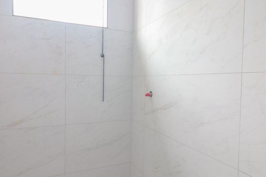 Banheiro de casa para alugar com 1 quarto, 30m² em Padre Miguel, Rio de Janeiro