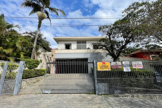 Fachada de casa à venda com 4 quartos, 390m² em Vila Pirajussara, São Paulo