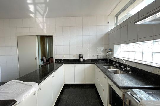 Cozinha de casa à venda com 4 quartos, 390m² em Vila Pirajussara, São Paulo