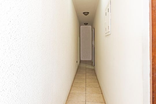 Corredor de casa para alugar com 2 quartos, 75m² em Vila Liviero, São Paulo