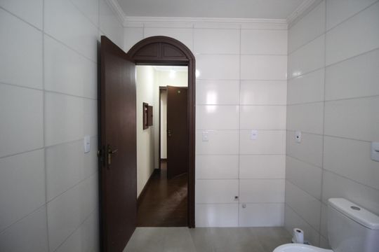 Banheiro de apartamento para alugar com 3 quartos, 80m² em Jardim Itu, Porto Alegre