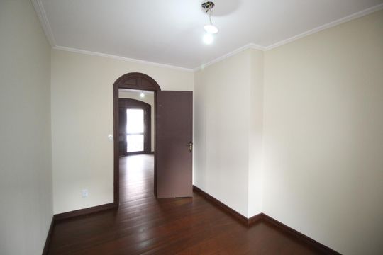 Apartamento para alugar com 3 quartos, 80m² em Jardim Itu, Porto Alegre