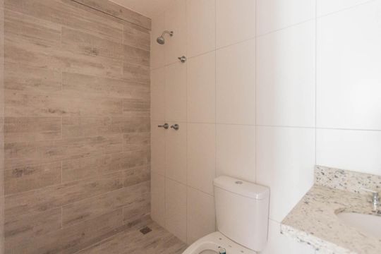 Banheiro Suíte de apartamento à venda com 2 quartos, 84m² em Tijuca, Rio de Janeiro