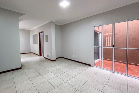 Sala de casa de condomínio para alugar com 3 quartos, 232m² em Sacoma, São Paulo