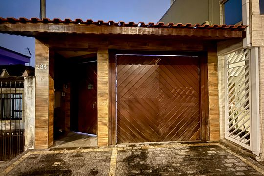 Fachada  de casa à venda com 2 quartos, 125m² em Jardim Pinhal, Guarulhos