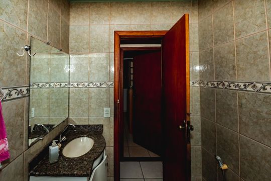 Casa para alugar com 5 quartos, 360m² em Santa Terezinha, Belo Horizonte