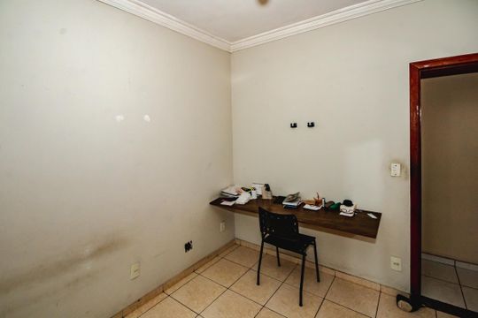 Casa para alugar com 5 quartos, 360m² em Santa Terezinha, Belo Horizonte