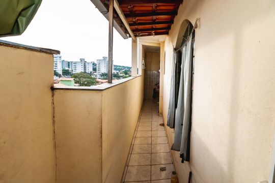 Casa para alugar com 5 quartos, 360m² em Santa Terezinha, Belo Horizonte