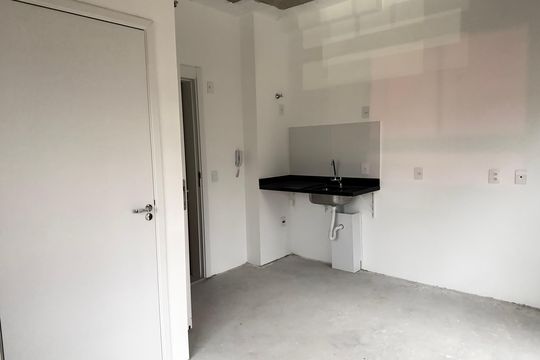 Cozinha de kitnet/studio à venda com 1 quarto, 23m² em Jardim das Acacias, São Paulo