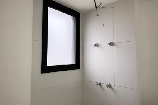 Banheiro de kitnet/studio à venda com 1 quarto, 23m² em Jardim das Acacias, São Paulo
