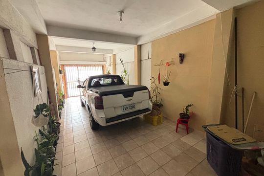 Garagem de casa à venda com 3 quartos, 140m² em Jardim Santa Maria, São Paulo