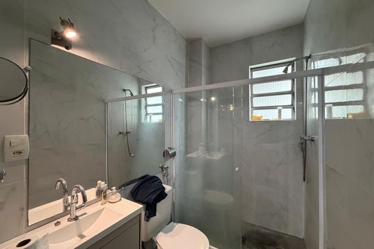 Banheiro de apartamento à venda com 2 quartos, 60m² em Jacarepaguá, Rio de Janeiro