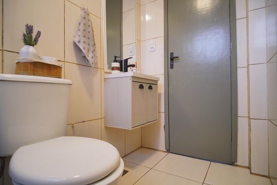 Banheiro de apartamento à venda com 2 quartos, 54m² em São Miguel, São Leopoldo