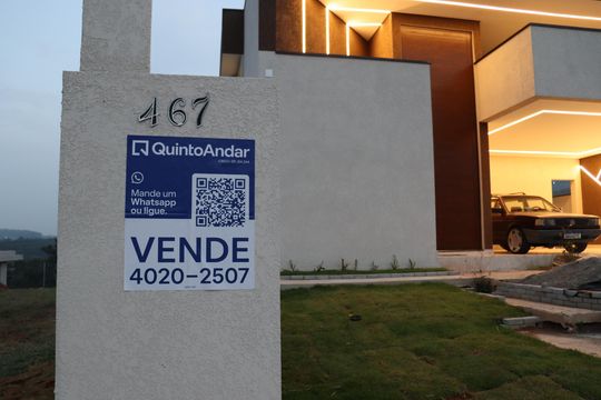 Fachada de casa de condomínio à venda com 3 quartos, 196m² em Sítio do Rosário, Barueri