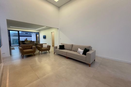Sala de casa de condomínio à venda com 3 quartos, 196m² em Sítio do Rosário, Barueri