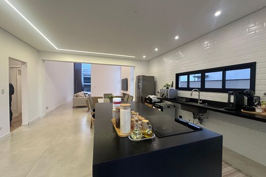 Cozinha de casa de condomínio à venda com 3 quartos, 196m² em Sítio do Rosário, Barueri