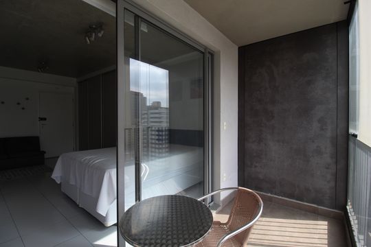 Varanda de kitnet/studio para alugar com 1 quarto, 35m² em Vila Olímpia, São Paulo