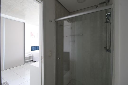 Banheiro de kitnet/studio para alugar com 1 quarto, 35m² em Vila Olímpia, São Paulo
