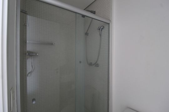 Banheiro de kitnet/studio para alugar com 1 quarto, 35m² em Vila Olímpia, São Paulo